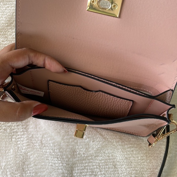 Blush Purse with touchscreen friendly back pocket! - Picture 8 of 12